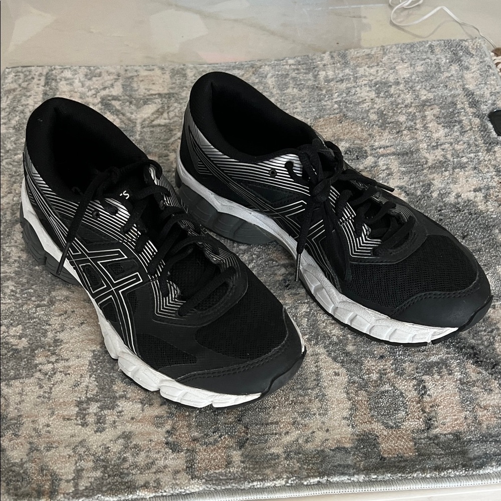 ASICS Woman’s Black Running Shoes. 🆕 sz 7.5 tried on only!